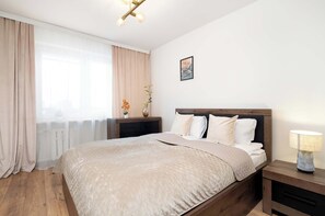 3 sovrum, skrivbord, strykjärn/strykbräda och resesäng