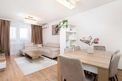 Family Apartment in the Center | 3 Bedrooms and Air Conditioning