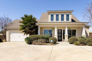Exterior - Relax & Entertain | Firepit, Grill, Near Riverwalk (San Antonio)