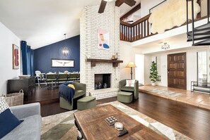 TV connectée, jeux vidéo, livres