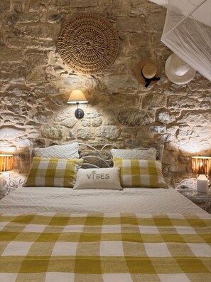 4 habitaciones, tabla de planchar con plancha, wifi y ropa de cama 