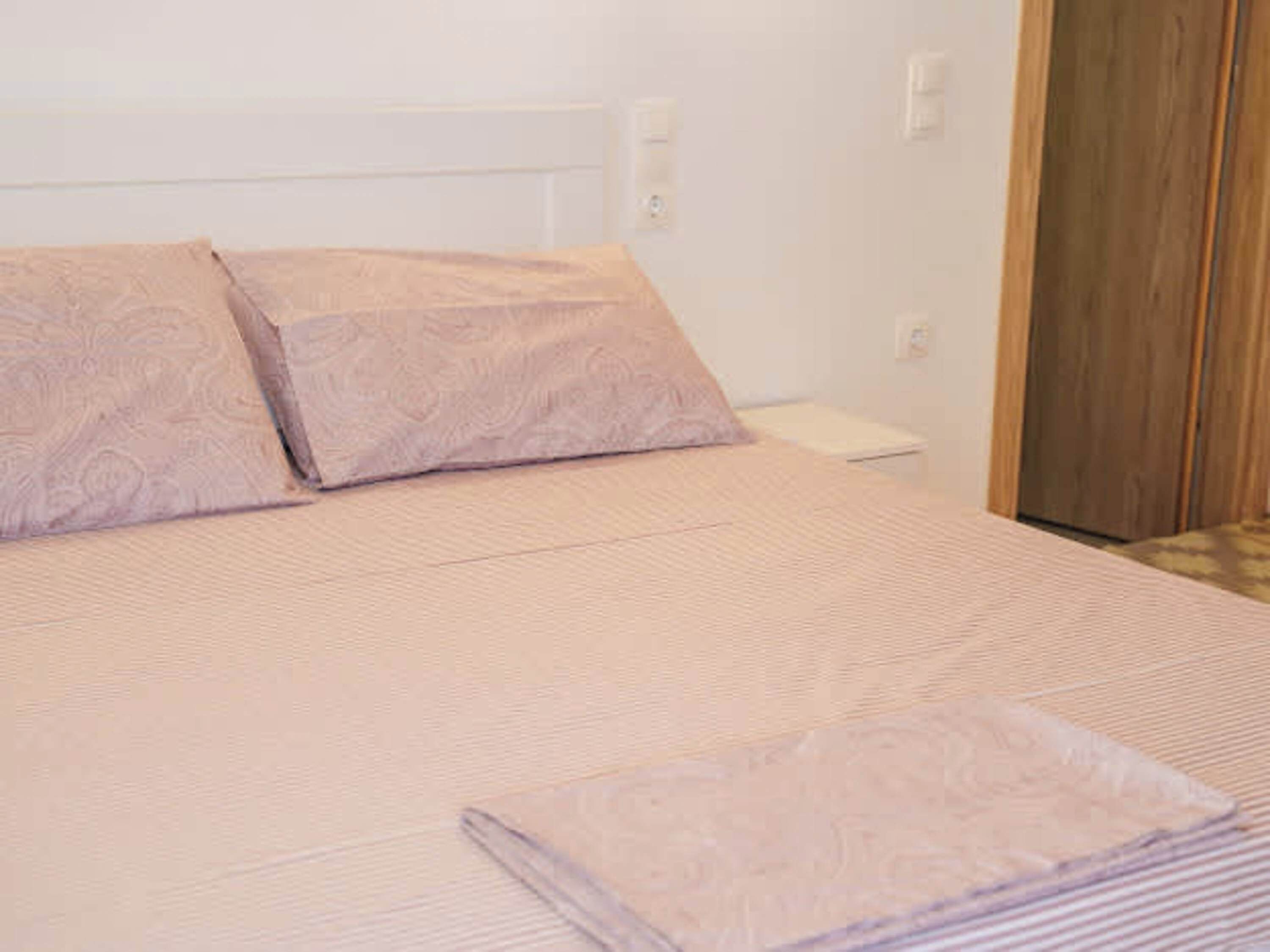 1 bedroom, iron/ironing board, travel cot, WiFi