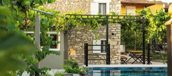 Filippos Traditional Villa - Garden & Pool Gem