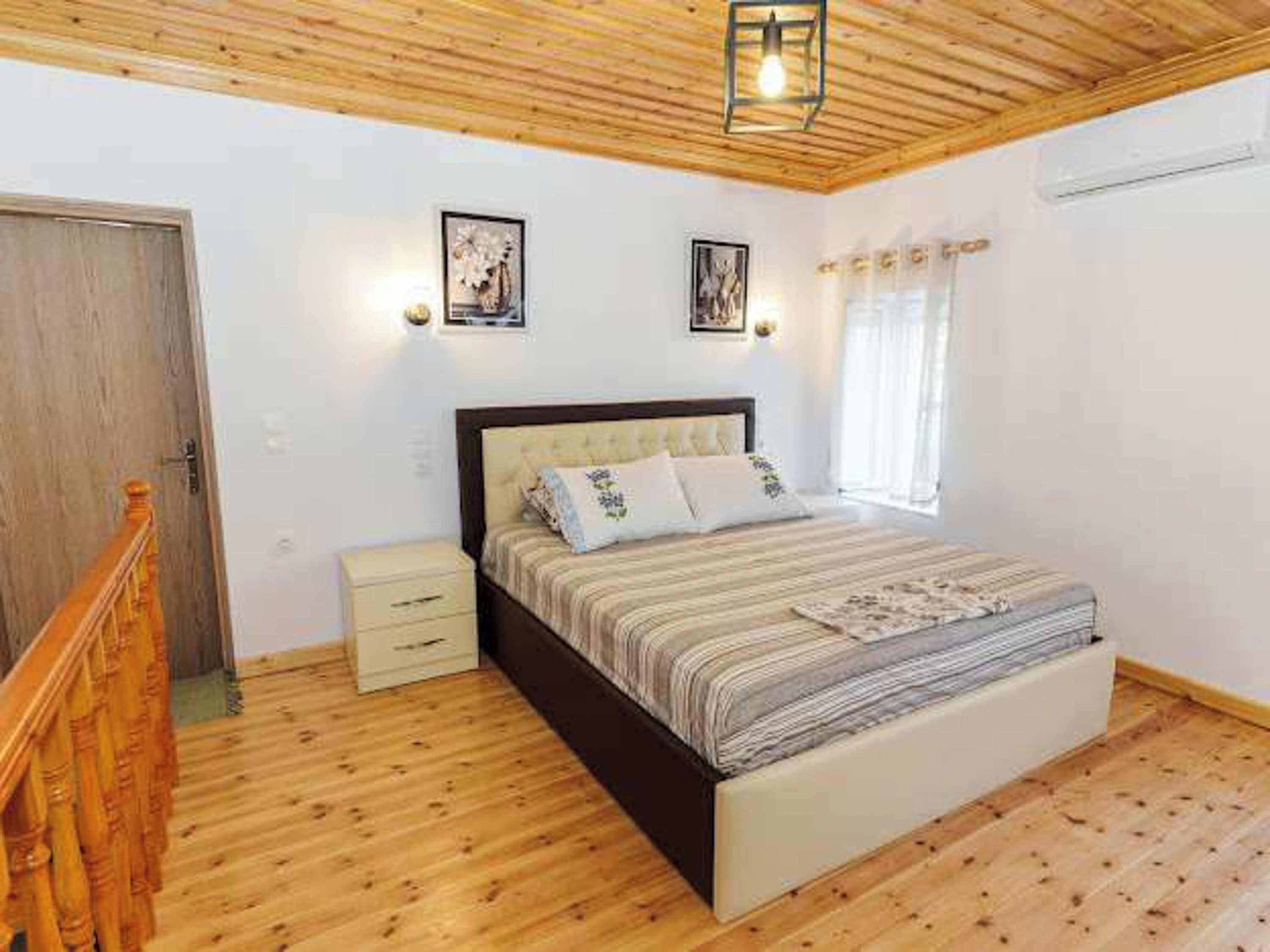 1 bedroom, iron/ironing board, travel cot, WiFi