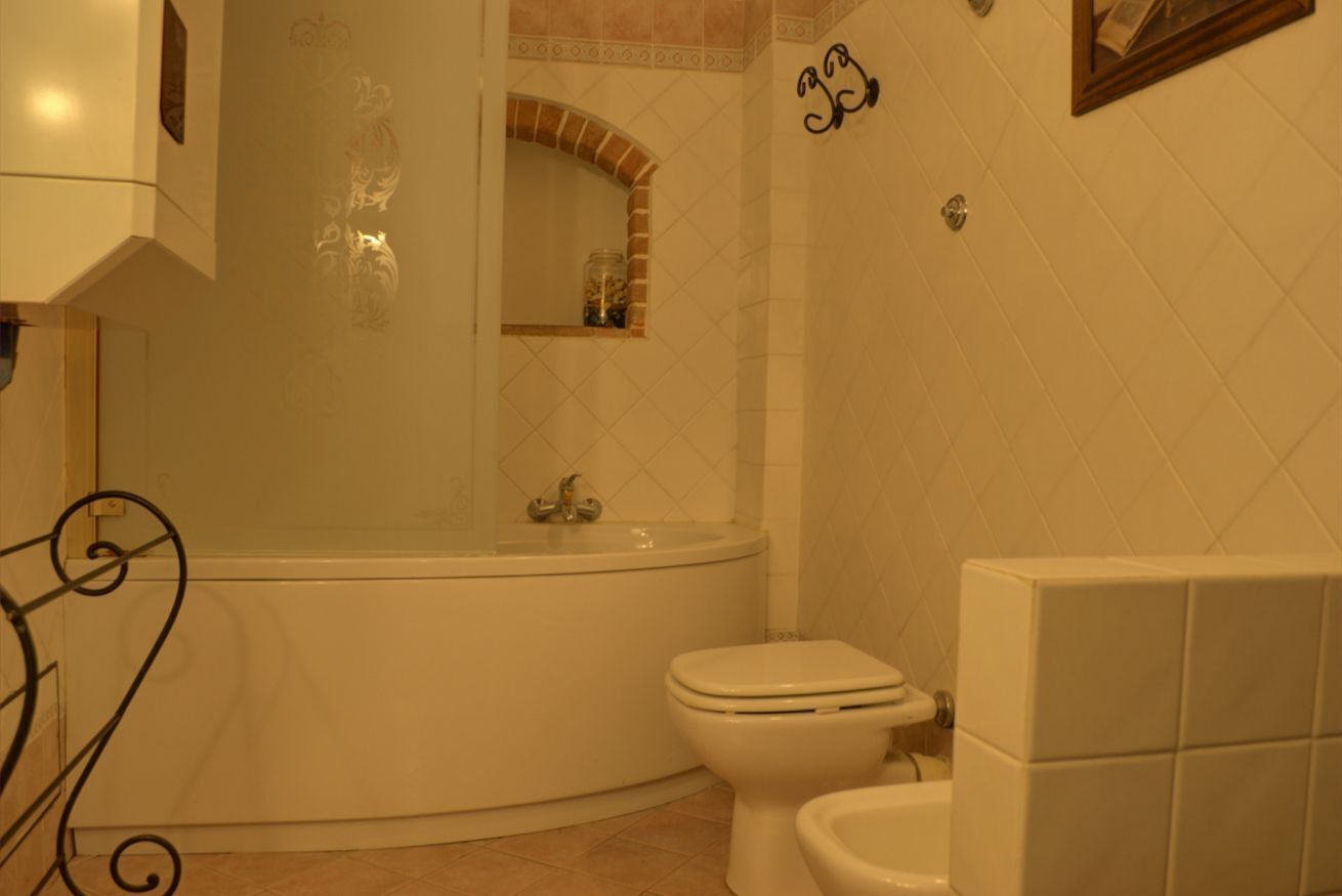 Bruser, bidet, håndklæder