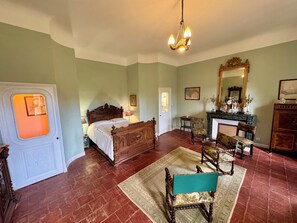 6 bedrooms, iron/ironing board, WiFi, bed sheets - Domaine de Russol (Laure-Minervois)