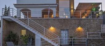 Villa ARHAT - Private swimming pool - Mountain views - Garraf - Sitges