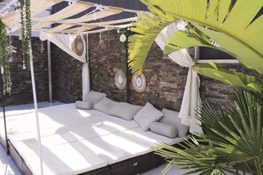 Property grounds - Villa ARHAT - Private swimming pool - Mountain views - Garraf - Sitges (Sant Pere de Ribes)