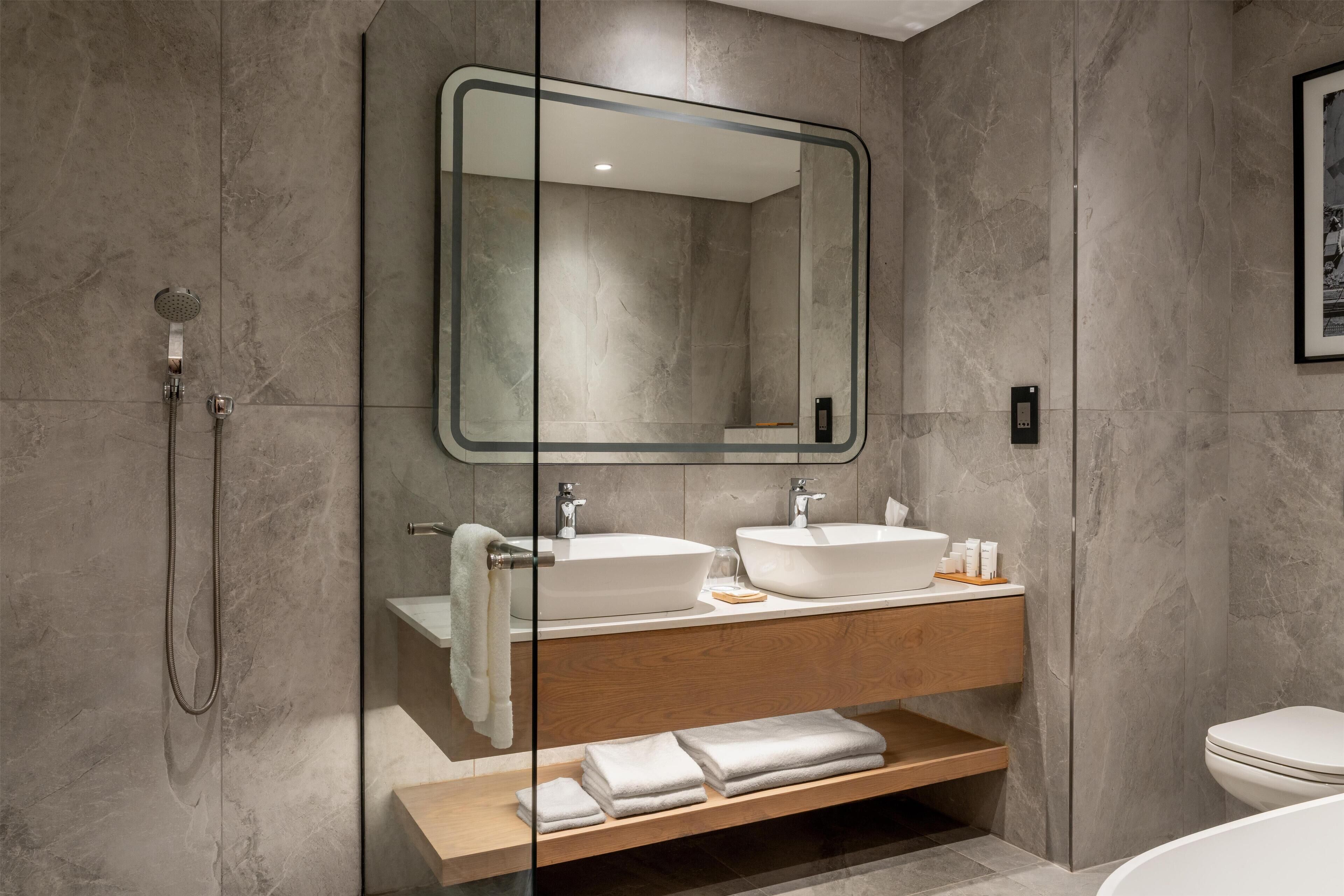 Premium Suite, Balcony (Lounge Access) | Bathroom