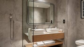 Premium Suite, Balcony (Lounge Access) | Bathroom