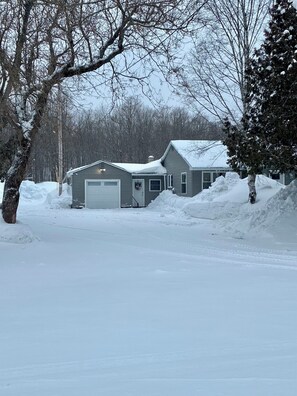 Exterior - NEW-Pictured Rocks Paradise!
Near Pictured Rocks & Lake Superior! (Shingleton)