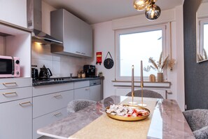 Dining - Melin Spa Suite Apartment – Wellness, Garden, Private Terrace & Wi-Fi (Marl)