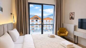 1 bedroom, in-room safe, WiFi, bed sheets