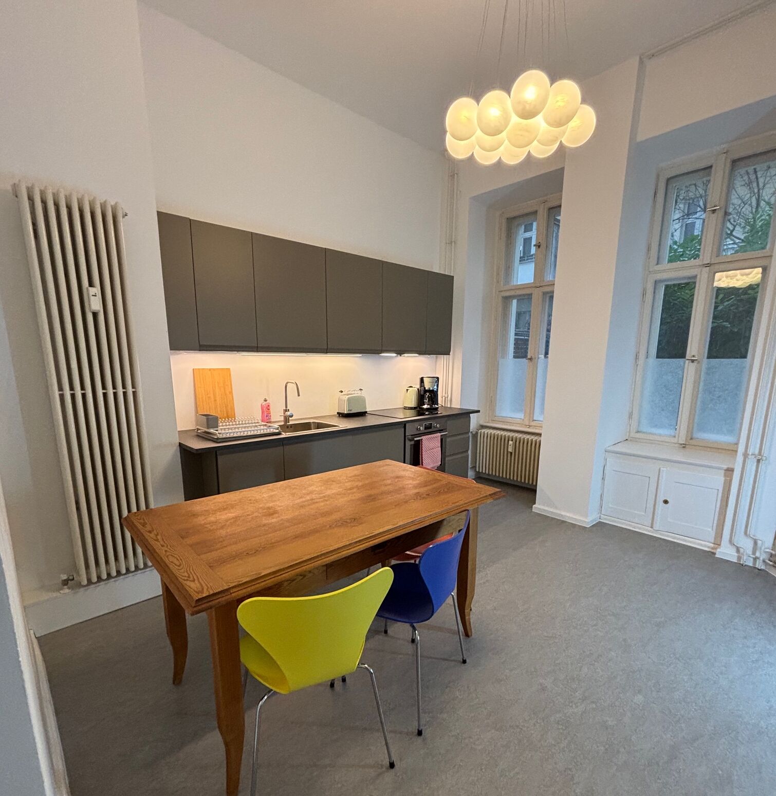 Four à micro-ondes, un four, surface de cuisson, lave-vaisselle