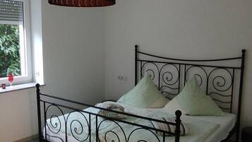 3 habitaciones y ropa de cama