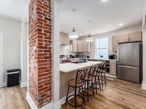 7 Minute Walk to the Hospital, Newly Remodeled 3BD, Perfect for Long Stays