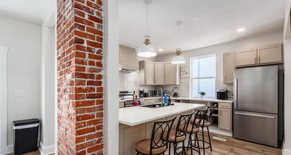 7 Minute Walk to the Hospital, Newly Remodeled 3BD, Perfect for Long Stays