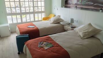 2 habitaciones, tabla de planchar con plancha, wifi y ropa de cama