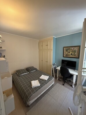 2 habitaciones, tabla de planchar con plancha, wifi y ropa de cama 
