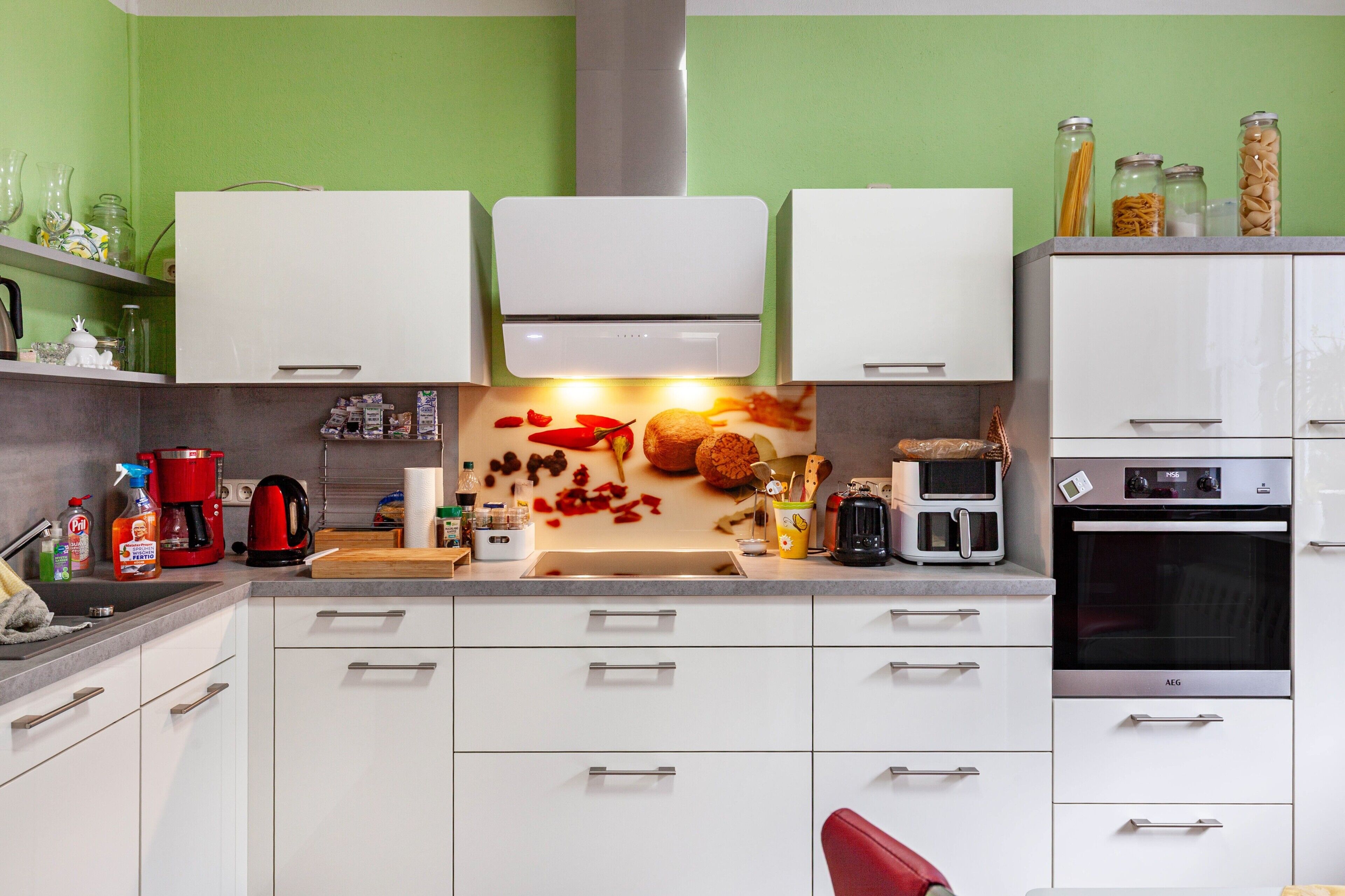 Kühlschrank, Mikrowelle, Ofen, Herdplatte