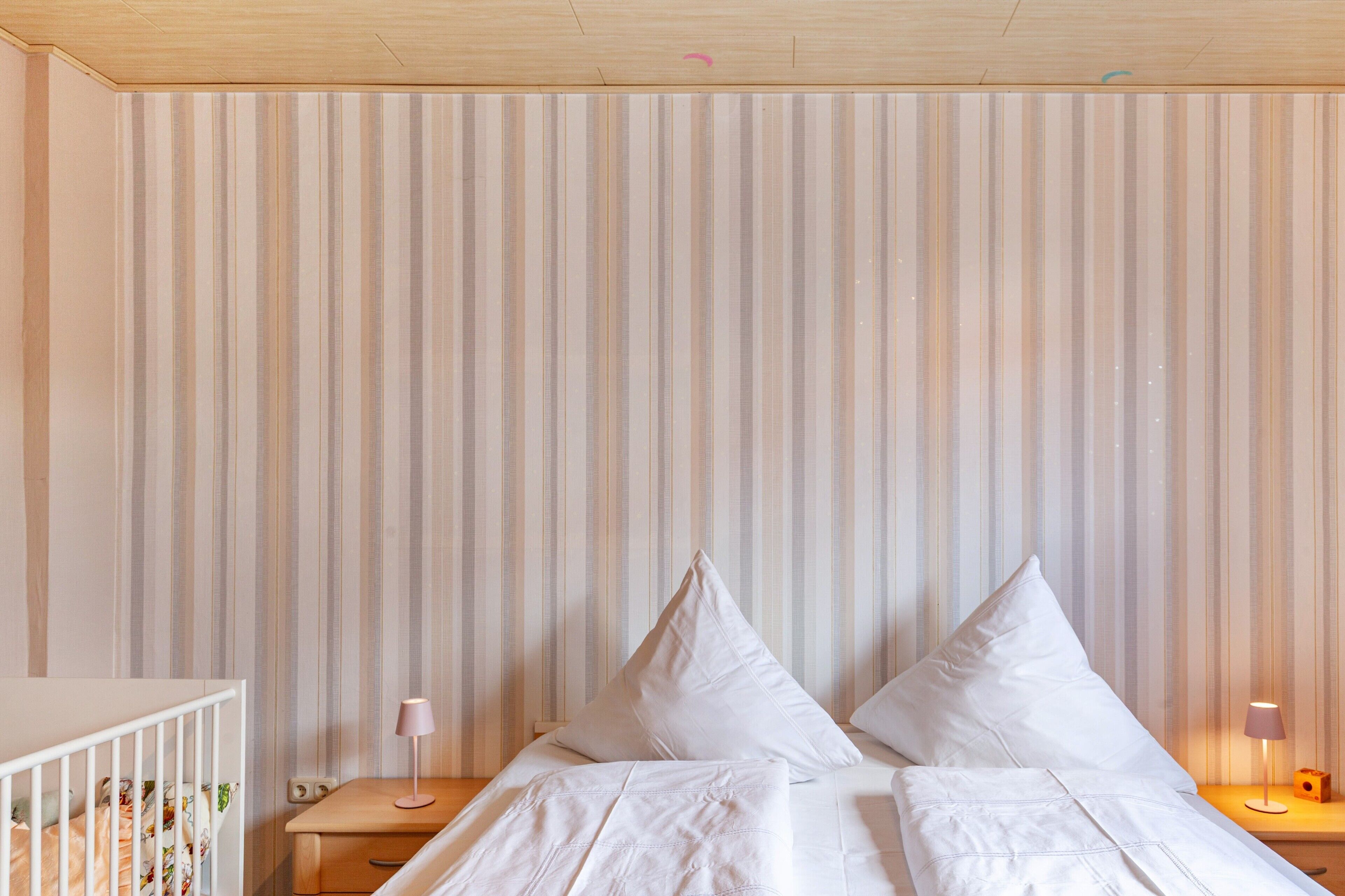 1 chambre, fer et planche à repasser, draps fournis