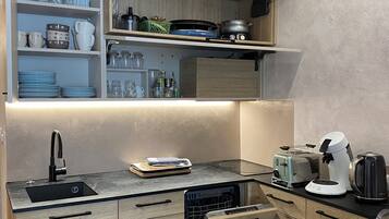 Mikroaaltouuni, uuni, liesi, astianpesukone