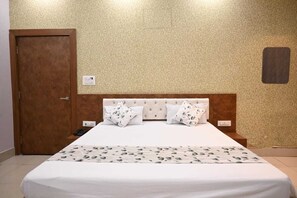 Deluxe Room | Free WiFi - Aditya Guest House (Varanasi)