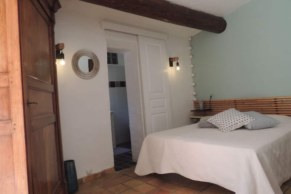 Standard-dobbeltværelse - privat badeværelse ( Aubergine)