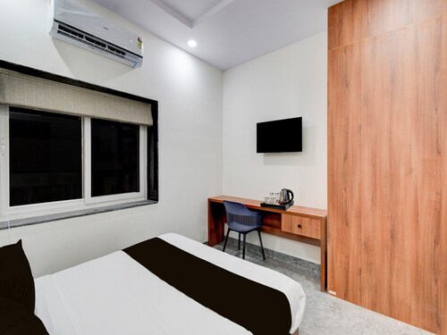 Townhouse Oak L B Nagar Metro Station