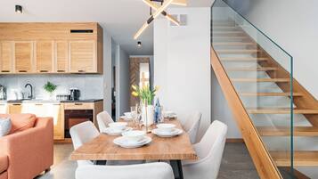 Superior Apartment, 3 Bedrooms, Air conditioning, Mountain View | Living area | 40-inch flat-screen TV with cable channels, Netflix, streaming services