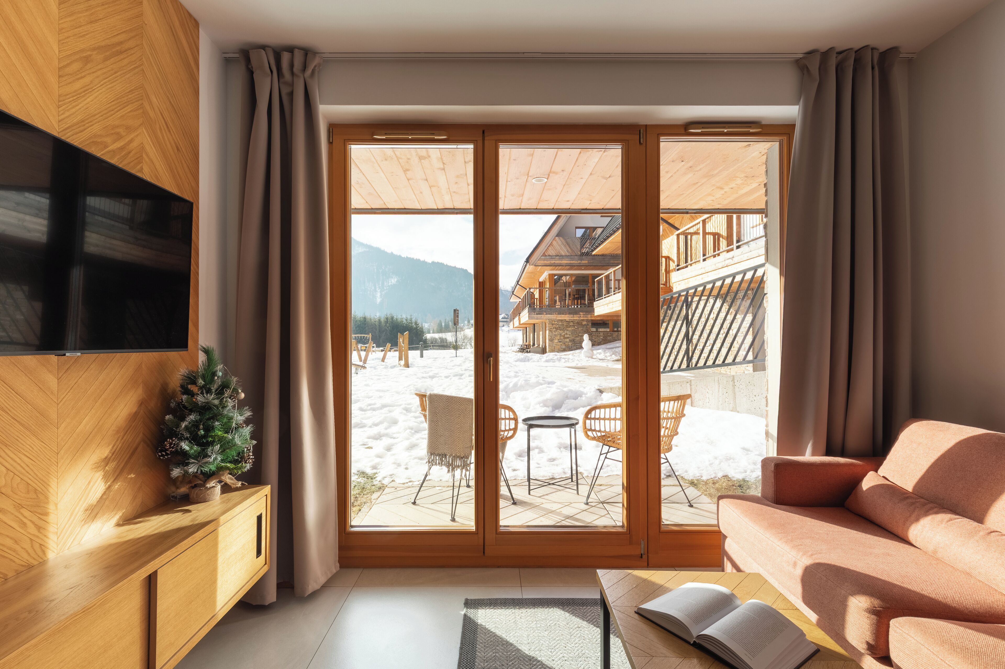 Deluxe Studio Suite, 1 Double Bed with Sofa bed, Air conditioning, Mountain View | Living area | 40-inch flat-screen TV with cable channels, Netflix, streaming services