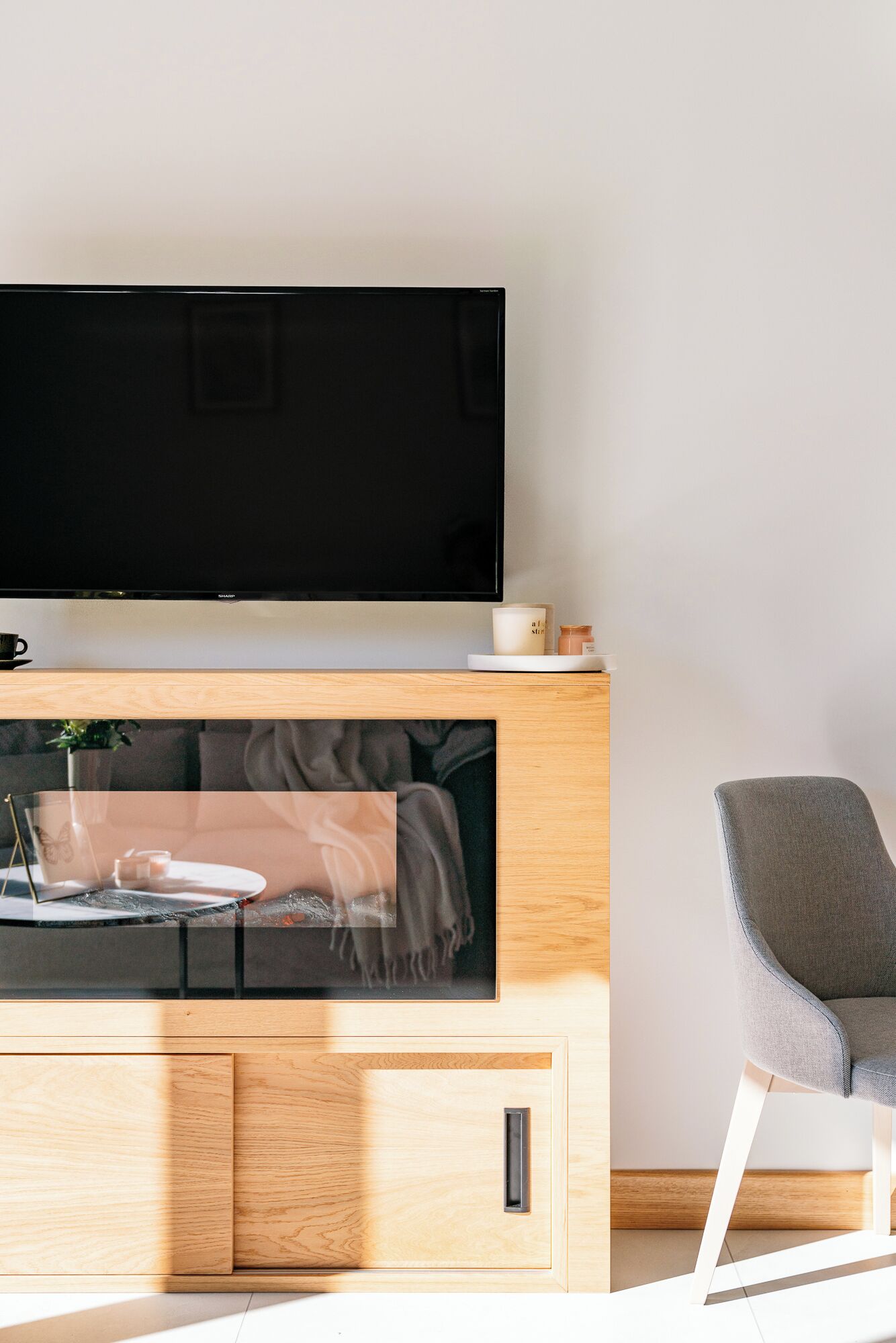 Deluxe Studio Suite, Air conditioning, Mountain View | Living area | 40-inch flat-screen TV with cable channels, Netflix, streaming services