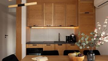 Superior-lejlighed - 3 soveværelser - sauna - bjergudsigt | Privat tekøkken | Køleskab, kogeplade, opvaskemaskine, kaffe-/temaskine