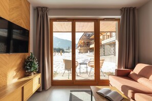 Deluxe-studiosviitti, 1 parisänky ja vuodesohva, ilmastointi, vuoristonäköala | Ylelliset vuodevaatteet, yksilöllisesti sisustettu