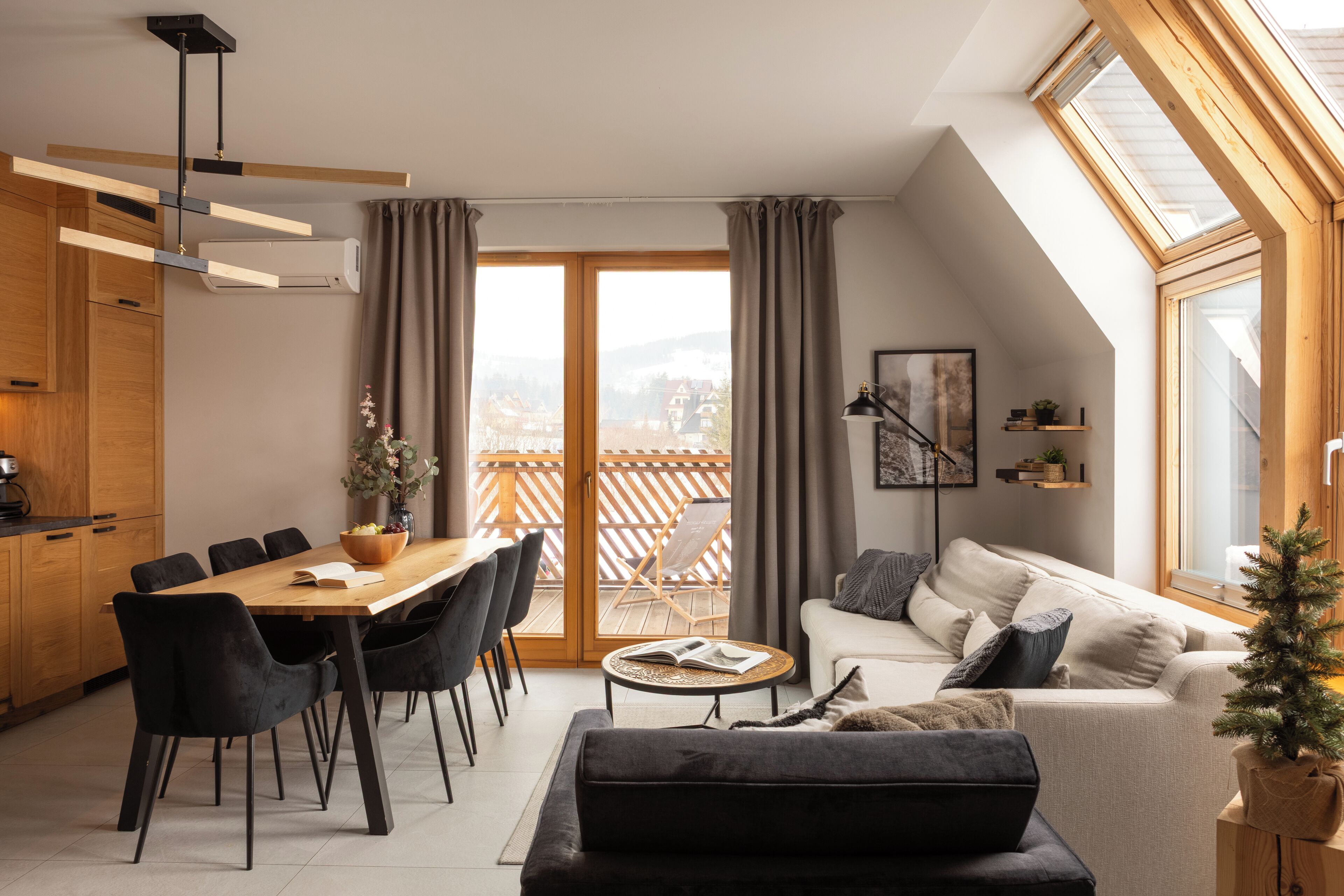 Superior-Apartment, 3 Schlafzimmer, Sauna, Bergblick | Wohnbereich