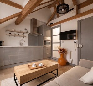 Appartamento, vista città | Cucina privata | Macchina per caffè espresso, macchina per tè/caffè