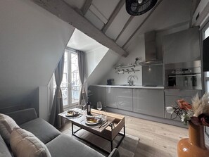 Living area - 1531 Bourgeois (Paris)