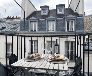 Apartment, City View | Outdoor dining - 1531 Bourgeois (Paris)