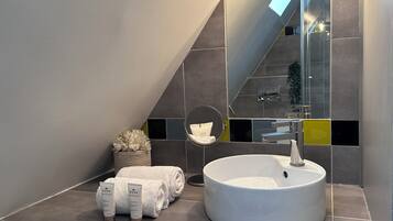 Apartment, City View | Bathroom