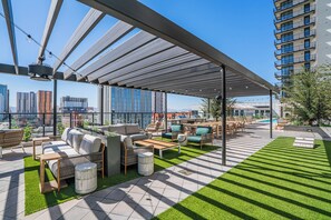 Outdoor dining - Saiya  1107 (Phoenix)