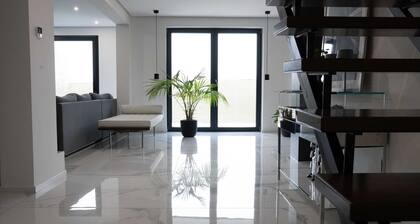 Luxus Penthouse: Pool, Whirlpool & Sauna I 20min to Munich