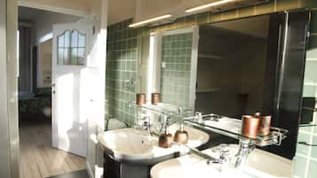 Comfort tweepersoonskamer | Badkamer | Pantoffels