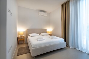 3 habitaciones, tabla de planchar con plancha, internet y ropa de cama 