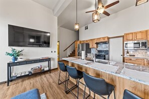 Fridge, microwave, oven, stovetop - Cozy escape on Hayden Lake with large deck & views (Hayden Lake)