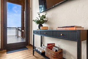 Interior - Cozy escape on Hayden Lake with large deck & views (Hayden Lake)