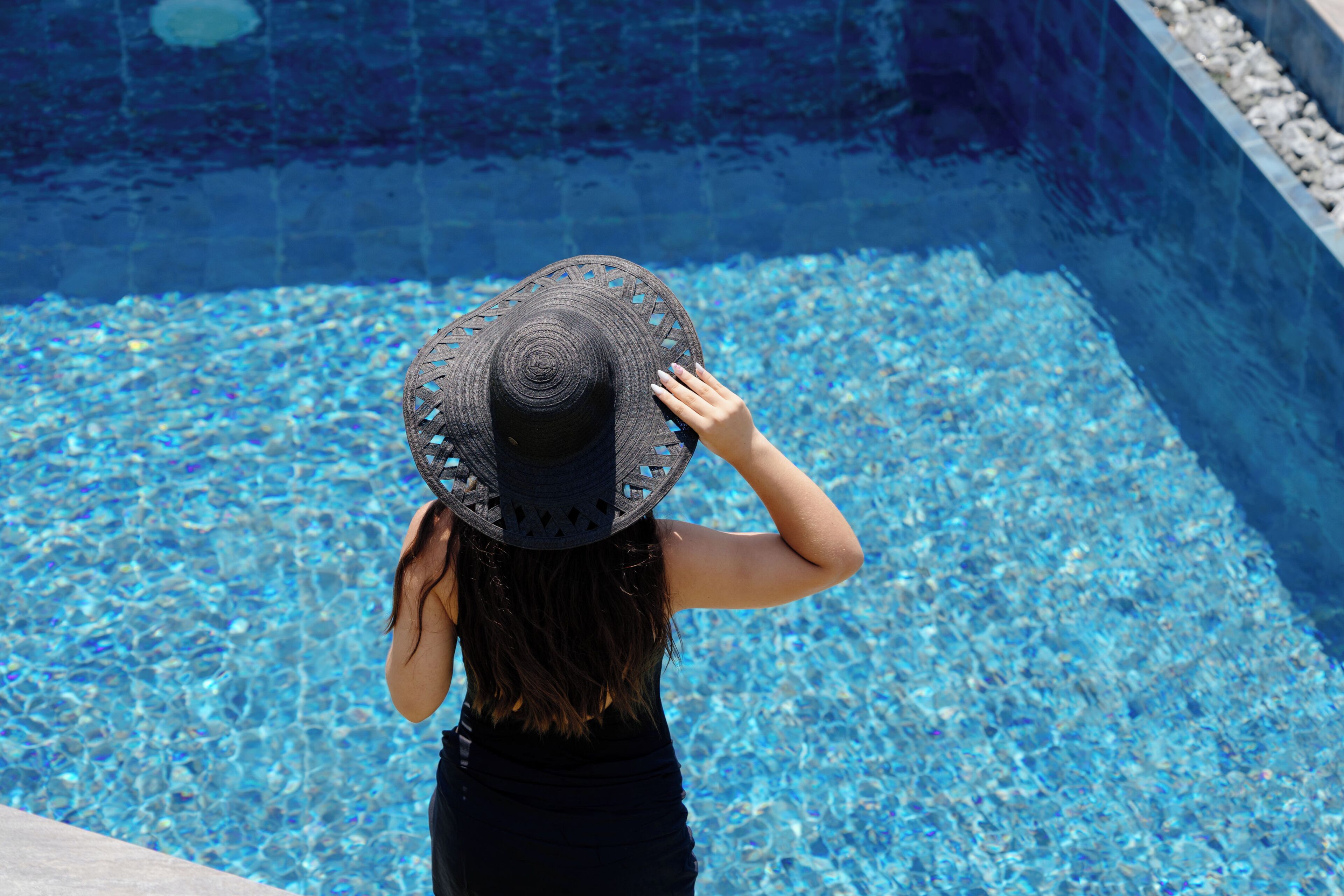 Una piscina al aire libre de temporada