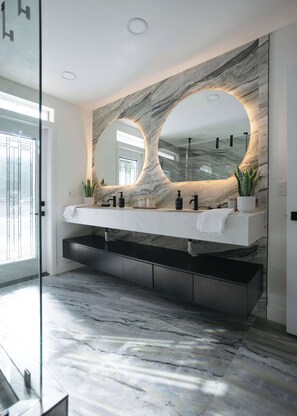 Interior - 7 King Bed, Private Pool, Gym Access, Old Hollywood Oasis! (Palm Springs)