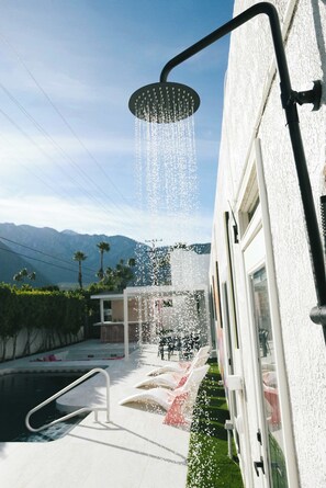 Outdoor pool, a heated pool - 7 King Bed, Private Pool, Gym Access, Old Hollywood Oasis! (Palm Springs)