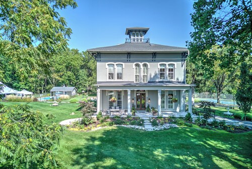6-bedroom Bed & Breakfast in peaceful Marshall with Resort-Style Amenities