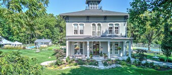 6-bedroom Bed & Breakfast in peaceful Marshall with Resort-Style Amenities